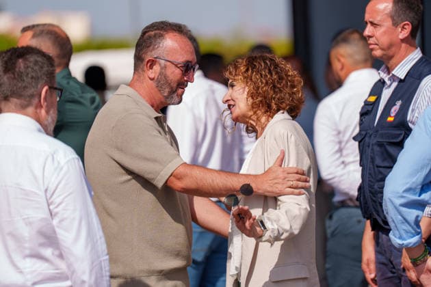 Sánchez and Moreno Meet to Visit the Forward Command Post for the Los Gallardos Fire. The Secretary-General of the PSOE A, María Jesús Montero, greets the mayor of Bédar, Almería, Ángel Francisco Collado, during a visit to the Forward Command Post for the Los Gallardos forest fire in Almería on July 13, 2026, in Turre, Almería, Andalusia, Spain. Pedro Sánchez visited on Monday, July 13, the areas affected by the Los Gallardos forest fire in Almería, which broke out last Thursday, the 9th, and was declared stabilized this Sunday after claiming the lives of twelve people in the early hours of its spread, burning approximately 7,000 hectares in the process, and forcing the evacuation of some 1,600 people, although all of them have now been au  Copyright: xFranciscoxJ.xOlmox 7661791