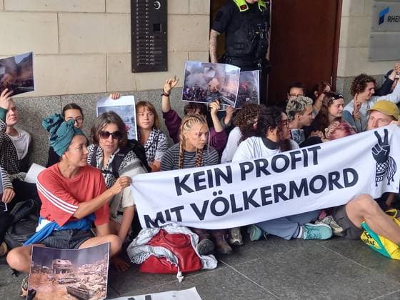 News Themen der Woche KW29 News Bilder des Tages Greta Thunberg detained during Peacefully Against Genocide protest in Berlin BERLIN, GERMANY - JULY 13: (----EDITORIAL USE ONLY - MANDATORY CREDIT - PEACEFULLY AGAINST GENOCIDE HANDOUT - NO MARKETING NO ADVERTISING CAMPAIGNS - DISTRIBUTED AS A SERVICE TO CLIENTS----) Activists demand to stop the production of weapons destined for Palestine and Lebanon during Peacefully Against Genocide protest as they gather in front of the offices of the arms manufacturer Rheinmetall near the Brandenburg Gate in Berlin, Germany on July 13, 2026. Peacefully Against Genocide Anadolu Berlin Germany. Editorial use only. Please get in touch for any other usage.  Copyright: x2026xAnadoluxPeacefullyxAgainstxGenocidex
