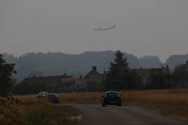 FONTAINEBLEAU FIRE PHOTOPQR LE PARISIEN Jean Baptiste Quentin Staff Fontainebleau July 13, 2026 Monday, July 13, 2026 Violent fires in the Fontainebleau region and its forest Fontainebleau, France, July 13, 2026 The Fontainebleau Forest is on fire, south of Paris Local Caption Fires in Fontainebleau 77 France  Copyright: xPHOTOPQR LExPARISIEN MAXPPPxJean-BaptistexQuentinx(Staff)x 20260713LPA4082 20260713LPA4082
