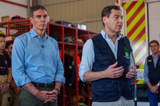 Sánchez and Moreno Visit the Forward Command Post for the Los Gallardos Wildfire Together The president of the Regional Government of Andalusia, Juanma Moreno, makes an official statement after visiting the forward command post for the Los Gallardos forest fire in Almería. July 13, 2026, in Turre, Almería, Andalusia, Spain. Pedro Sánchez visited on Monday, July 13, the areas affected by the Los Gallardos forest fire in Almería, which broke out last Thursday, the 9th, and was declared stabilized this Sunday after claiming the lives of twelve people in the early hours of its spread, burning approximately 7,000 hectares in the process, and forcing the evacuation of some 1,600 people, although all of them have now been authorized to return to  Copyright: xFranciscoxJ.xOlmox 7662024