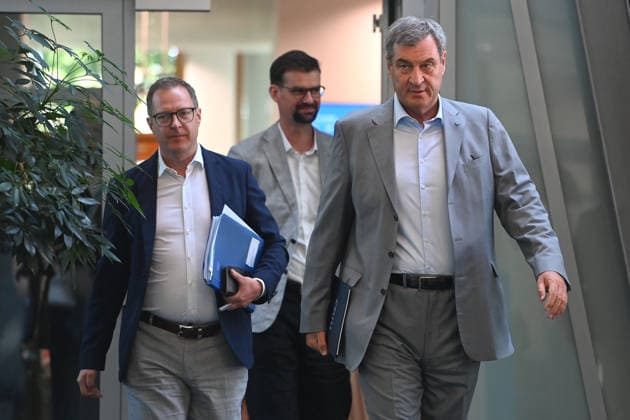 v.re:Markus SOEDER (Ministerpraesident Bayern und CSU Vorsitzender), Martin HUBER (Generalsekretaer der CSU), Pressekonferenz im Anschluss an die Vorstandssitzung des CSU Praesidiums in der CSU Landesleitung in Muenchen am 13.07.2026 *** Featuring Markus SOEDER, Minister-President of Bavaria and CSU Chairman, and Martin HUBER, Secretary General of the CSU; press conference following the meeting of the CSU Executive Committee at the CSU State Headquarters in Munich on July 13, 2026
