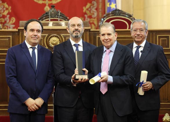 News Bilder des Tages Edmundo González and María Corina Machado Receive the 34th Convivencia Award in the Senate Venezuelan opposition leader Edmundo González (2d) alongside Senate President Pedro Rollán (2i) and the president of the Valencian Regional Government, Juanfran Pérez Llorca i, during the awards ceremony for the 34th Edition of the Convivencia Award on July 13, 2026, in Madrid, Spain. This solemn institutional ceremony served to present the Professor Manuel Broseta Foundation Award to Venezuela’s president-elect, Edmundo González Urrutia, and to the leader of the democratic opposition and Nobel Peace Prize laureate, María Corina Machado Parisca, in recognition of their defense of freedom, the peaceful path toward institutional transition, and the p  Copyright: xMartaxFernandezx 7662140