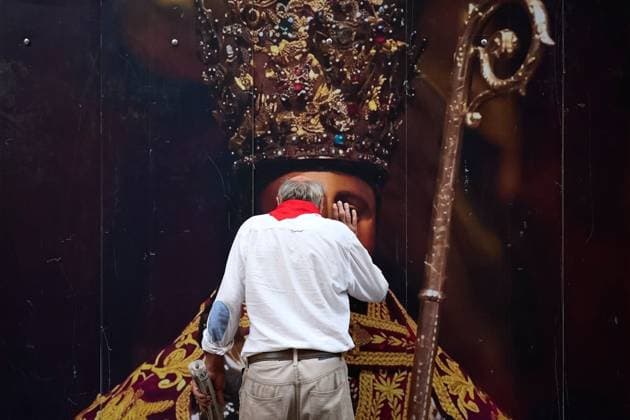 News Themen der Woche KW29 News Bilder des Tages July 13, 2026, Pamplona, Spain: PAMPLONA, SPAIN Ã¢â‚¬ JULY 13, 2026: Bulls from the renowned Miura ranch in Seville charge through the Mercaderes corner during the seventh encierro of the San FermoÂ­n festival in Pamplona, northern Spain, on July 13, 2026. The Miura bull run traditionally concludes the annual festival, drawing thousands of runners and spectators to the historic streets of the Navarrese capital. JNA Press Pamplona Spain - ZUMAq101 20260713_zna_q101_114 Copyright: xUnaixBeroizx