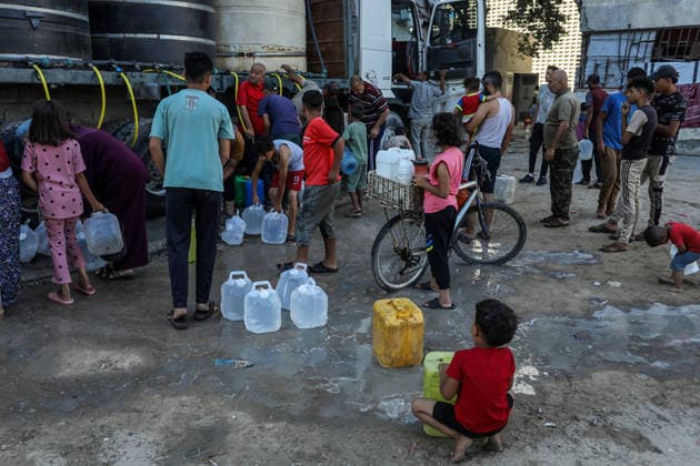 Clean water distribution continues during water crisis in Khan Yunis KHAN YUNIS, GAZA, PALESTINE - JULY 13: Palestinians fill containers with clean water distributed via a supply tanker as water crisis is underway due to severe damage to infrastructure and water wells caused by Israeli attacks in Khan Yunis, Gaza, Palestine on July 13, 2026. Abed Rahim Khatib Anadolu Khan Yunis Gaza. Editorial use only. Please get in touch for any other usage.  Copyright: x2026xAnadoluxAbedxRahimxKhatibx