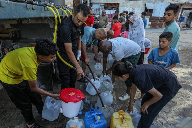 Clean water distribution continues during water crisis in Khan Yunis KHAN YUNIS, GAZA, PALESTINE - JULY 13: Palestinians fill containers with clean water distributed via a supply tanker as water crisis is underway due to severe damage to infrastructure and water wells caused by Israeli attacks in Khan Yunis, Gaza, Palestine on July 13, 2026. Abed Rahim Khatib Anadolu Khan Yunis Gaza. Editorial use only. Please get in touch for any other usage.  Copyright: x2026xAnadoluxAbedxRahimxKhatibx