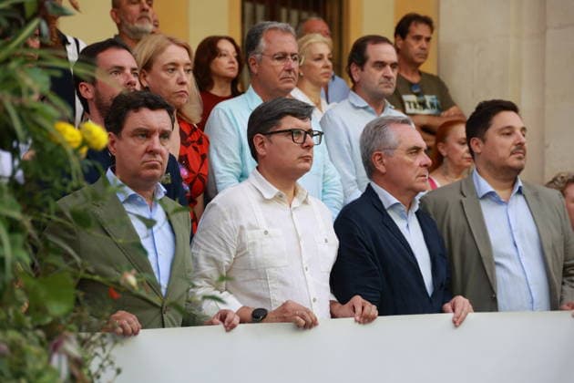 The Seville City Council calls for a minute of silence in response to the latest murder due to gender-based violence in Mijas, Málaga. The Seville City Council participates in the minute of silence called for in response to the latest murder due to gender-based violence in Mijas, Málaga, outside City Hall. July 13, 2026, in Seville, Andalusia, Spain. JULY 13, 2026. Rocí. Seville, Andalusia, Spain. Seville, Andalusia, Spain. Spain  Copyright: xRocioxRuzx 7662394