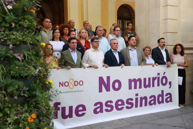 The Seville City Council calls for a minute of silence in response to the latest murder due to gender-based violence in Mijas, Málaga. The Seville City Council participates in the minute of silence called for in response to the latest murder due to gender-based violence in Mijas, Málaga, outside City Hall. July 13, 2026, in Seville, Andalusia, Spain. JULY 13, 2026. Rocí. Seville, Andalusia, Spain. Seville, Andalusia, Spain. Spain  Copyright: xRocioxRuzx 7662395