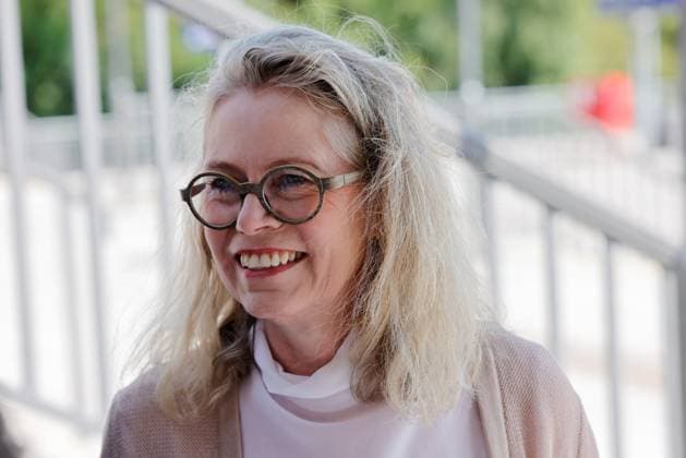 Ute Bonde, Senatorin für Mobilität, Verkehr, Klimaschutz und Umwelt, Deutschland, Berlin, Rede StS in BMV Stutz zur Einweihungsfeier zukunftsfähiger Bahnhof Berlin Olympiastadion *** Ute Bonde, Senator for Mobility, Transportation, Climate Protection, and the Environment, Germany, Berlin; Speech by State Secretary Stutz at the inauguration ceremony for the sustainable Berlin Olympiastadion train station