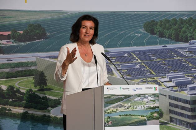 Richtfest der Forschungsfertigung Batteriezelle. Fraunhofer-Einrichtung Forschungsfertigung Batteriezelle FFB (industrienahe Fertigung von Batteriezellen). Dorothee Bär (CSU), Bundesministerin für Forschung, Technologie und Raumfahrt. Münster, Nordrhein-Westfalen, DEU, Deutschland, 13.07.2026 *** Topping-out ceremony for the Fraunhofer Institute for Battery Cell Research and Production (FFB); industry-oriented production of battery cells; Dorothee Bär (CSU), Federal Minister of Research, Technology, and Space; Münster, North Rhine-Westphalia, DEU, Germany; July 13, 2026