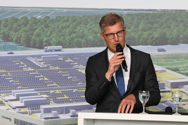 Richtfest der Forschungsfertigung Batteriezelle. Fraunhofer-Einrichtung Forschungsfertigung Batteriezelle FFB (industrienahe Fertigung von Batteriezellen). Tilman Fuchs (Bündnis 90 Die Grünen), Oberbürgermeister der Stadt Münster. Münster, Nordrhein-Westfalen, DEU, Deutschland, 13.07.2026 *** Topping-out ceremony for the Fraunhofer Institute for Battery Cell Research and Production (FFB); industry-oriented production of battery cells; Tilman Fuchs, Alliance 90 The Greens, Mayor of Münster, Münster, North Rhine-Westphalia, DEU, Germany, July 13, 2026