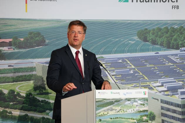 Richtfest der Forschungsfertigung Batteriezelle. Fraunhofer-Einrichtung Forschungsfertigung Batteriezelle FFB (industrienahe Fertigung von Batteriezellen). Prof. Dr. Axel Müller-Groeling, Vorstand für Forschungsinfrastrukturen und Digitalisierung der Fraunhofer-Gesellschaft. Münster, Nordrhein-Westfalen, DEU, Deutschland, 13.07.2026 *** Topping-Out Ceremony for the Fraunhofer Battery Cell Research and Production Facility (FFB) — Industry-Oriented Production of Battery Cells — Prof. Dr. Axel Müller Groeling, Executive Board Member for Research Infrastructures and Digitalization at the Fraunhofer Society, Münster, North Rhine-Westphalia, DEU, Germany, July 13, 2026