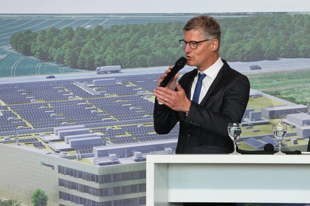 Richtfest der Forschungsfertigung Batteriezelle. Fraunhofer-Einrichtung Forschungsfertigung Batteriezelle FFB (industrienahe Fertigung von Batteriezellen). Tilman Fuchs (Bündnis 90 Die Grünen), Oberbürgermeister der Stadt Münster. Münster, Nordrhein-Westfalen, DEU, Deutschland, 13.07.2026 *** Topping-out ceremony for the Fraunhofer Institute for Battery Cell Research and Production (FFB); industry-oriented production of battery cells; Tilman Fuchs, Alliance 90 The Greens, Mayor of Münster, Münster, North Rhine-Westphalia, DEU, Germany, July 13, 2026