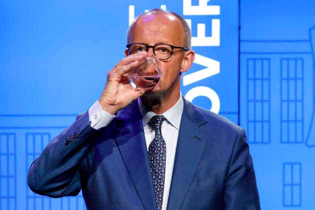 Bundeskanzler Friedrich Merz (CDU) bei seinem Besuch anlässlich der Eröffnung der Adenauer School of Government (ASG) an der Universität Köln. Die Institution soll künftige Entscheidungsträger ausbilden. Köln, 13.07.2026 NRW Deutschland *** Chancellor Friedrich Merz of the CDU during his visit to the opening of the Adenauer School of Government (ASG) at the University of Cologne. The institution is intended to train future decision-makers. Cologne, July 13, 2026, North Rhine-Westphalia, Germany Copyright: xChristophxHardtx