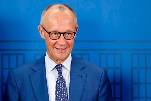 Bundeskanzler Friedrich Merz (CDU) bei seinem Besuch anlässlich der Eröffnung der Adenauer School of Government (ASG) an der Universität Köln. Die Institution soll künftige Entscheidungsträger ausbilden. Köln, 13.07.2026 NRW Deutschland *** Chancellor Friedrich Merz of the CDU during his visit to the opening of the Adenauer School of Government (ASG) at the University of Cologne. The institution is intended to train future decision-makers. Cologne, July 13, 2026, North Rhine-Westphalia, Germany Copyright: xChristophxHardtx