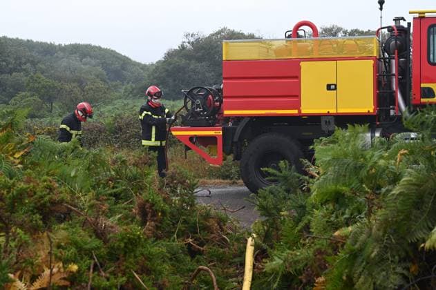 RECORD DATE NOT STATED FIRE AT CAP FRÉHEL SITE PHOTOPQR OUEST FRANCE Elsa Rancel Ouest France PAIMPOL Heath fire in the Cap Fréhel area, in Plévenon, Côtes-d’Armor, July 13, 2026 Throughout the night from Sunday, July 12, to Monday, July 13, 2026, firefighters battled two heathland fires that broke out around 9:30 p.m., in the Cap Fréhel and Fort La Latte areas in Plévenon, Côtes d’Armor. A campground had to be evacuated, and the GR 34 trail is closed. Elsa Rancel, Ouest France, Plévenon, Brittany, France, July 13 Fires in Cap Fréhel, Paimpol, France  Copyright: xPHOTOPQR OUESTxFRANCE MAXPPPxElsaxRancelx xOuest-Francex 20260713OFR4582 20260713OFR4582