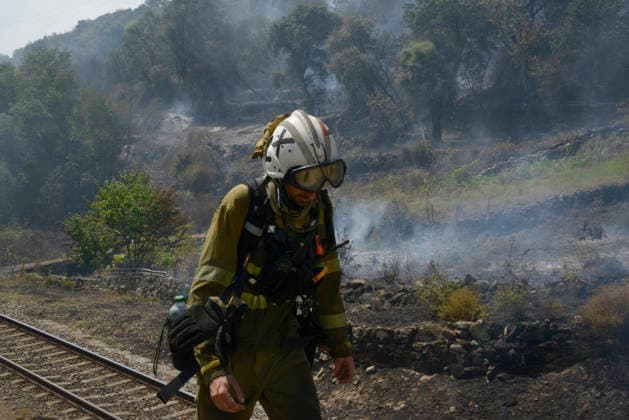 Forest Fire Reported in the Parish of Untes, Ourense Firefighters and a water bomber are working to extinguish the forest fire in Untes on July 13, 2026, in Untes, Ourense, Galicia, Spain. A wildfire that broke out in Untes has required the deployment of ground and air firefighting resources and the temporary closure of Highway N 120 to facilitate the work of emergency services. A thick column of smoke could be seen from the city of Ourense. JULY 13, 2026 Untes, Ourense, Galicia Untes, Ourense, Galicia, Spain  Copyright: xRosaxVeigax 7662762