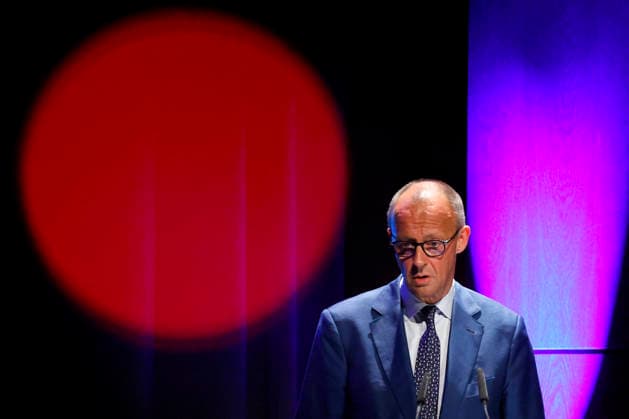 Bundeskanzler Friedrich Merz (CDU) bei seinem Besuch anlässlich der Eröffnung der Adenauer School of Government (ASG) an der Universität Köln. Die Institution soll künftige Entscheidungsträger ausbilden. Köln, 13.07.2026 NRW Deutschland *** Chancellor Friedrich Merz of the CDU during his visit to the opening of the Adenauer School of Government (ASG) at the University of Cologne. The institution is intended to train future decision-makers. Cologne, July 13, 2026, North Rhine-Westphalia, Germany Copyright: xChristophxHardtx