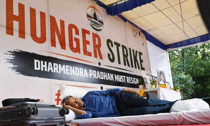 Environmentalist Sonam Wangchuk Continues Hunger Strike in Support of CJP Campaign at Jantar Mantar New Delhi, Jul 13 (ANI): Environmentalist Sonam Wangchuk on the 16th day of his hunger strike in support of the Cockroach Janata Party (CJP) campaign, seeking the resignation of Union Education Minister Dharmendra Pradhan over alleged examination irregularities and NEET paper leak, at Jantar Mantar, in New Delhi on Monday. New Delhi Delhi India Copyright: xANIx ANI_20260713405