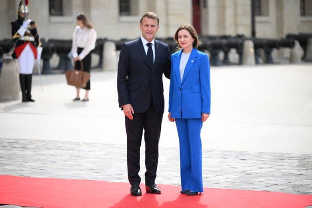 Emmanuel Macron, President of the French Republic, welcomes European leaders to the Coalition of the Willing Summit at the Hôtel des Invalides on July 13, 2026. Eliot Blondet Pool Abaca French President Emmanuel Macron welcomes Moldovan President Maia Sandu ahead of the Coalition of the Willing Summit in Paris, France on July 13, 2026. Photo by Eliot Blondet, ABACAPRESS.COM, Paris, France  Copyright: xEliotxBlondetx xPoolx xBestimagexEliotxBlondetx xPoolx xBestimagex