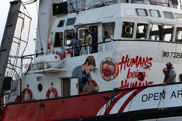 News Themen der Woche KW29 News Bilder des Tages July 13, 2026, Ravenna, Italy: RAVENNA, ITALY - JULY 13, 2026 : The humanitarian vessel Open Arms, operated by the Spanish NGO of the same name, arrives at the port of Ravenna carrying 16 people rescued in the central Mediterranean, including seven unaccompanied minors. Disembarkation and initial reception procedures take place at the Fabbrica Vecchia quay in Marina di Ravenna, under the coordination of local authorities, medical personnel and organisations involved in migrant assistance. The arrival marks the first time the Open Arms has docked in the port of Ravenna. Ravenna Italy - ZUMAq101 20260713_zna_q101_189 Copyright: xSilviaxCasadeix
