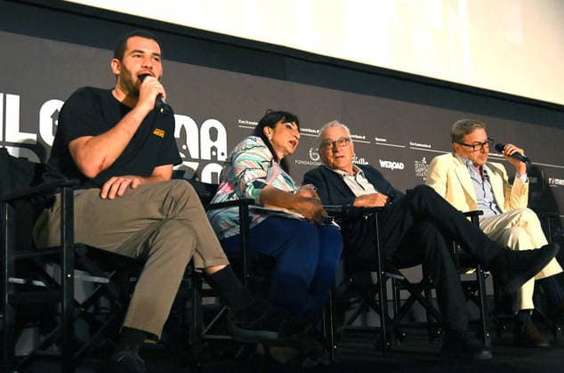 July 13, 2026, Rome, ITALY: (L-R) The founder of cinema in the square Valerio Carocci, an interpreter, the american actor Robert De Niro and the writer Antonio Monda during the presentation of the screening of Bernardo Bertolucci s film Novecento in Piazza San Cosimato on the occasion of the 50th anniversary of its making.Roma, 13 luglio, 2026.ANSA FABIO CIMAGLIA. Rome ITALY  - ZUMAa110 20260713_zaf_a110_001 Copyright: xFabioxCimagliax
