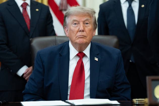 July 13, 2026, Washington, District Of Columbia, USA: United States President Donald J Trump gives remarks to the press as during an Executive Order signing ceremony for an order that will modify two Utah monuments in the Oval Office of the White House in Washington, DC, USA, on Monday, July 13, 2026 Washington USA  - ZUMAs152 20260713_faa_s152_101 Copyright: xAaronxSchwartzx-xPoolxviaxCNPx