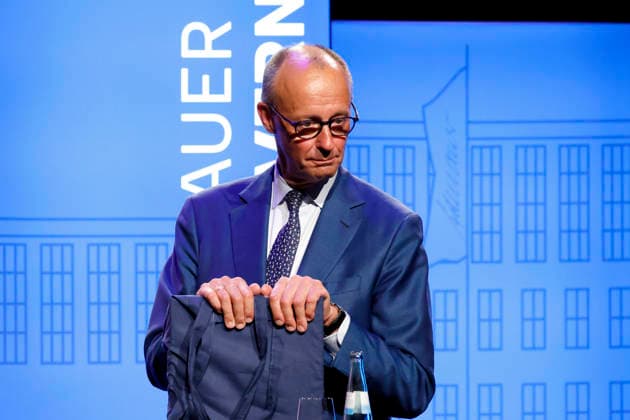 Bundeskanzler Friedrich Merz (CDU) bei seinem Besuch anlässlich der Eröffnung der Adenauer School of Government (ASG) an der Universität Köln. Die Institution soll künftige Entscheidungsträger ausbilden. Köln, 13.07.2026 NRW Deutschland *** Chancellor Friedrich Merz of the CDU during his visit to the opening of the Adenauer School of Government (ASG) at the University of Cologne. The institution is intended to train future decision-makers. Cologne, July 13, 2026, North Rhine-Westphalia, Germany Copyright: xChristophxHardtx