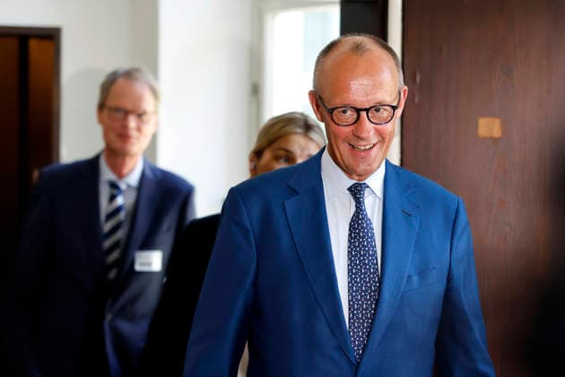 Bundeskanzler Friedrich Merz (CDU) bei seinem Besuch anlässlich der Eröffnung der Adenauer School of Government (ASG) an der Universität Köln. Die Institution soll künftige Entscheidungsträger ausbilden. Köln, 13.07.2026 NRW Deutschland *** Chancellor Friedrich Merz of the CDU during his visit to the opening of the Adenauer School of Government (ASG) at the University of Cologne. The institution is intended to train future decision-makers. Cologne, July 13, 2026, North Rhine-Westphalia, Germany Copyright: xChristophxHardtx