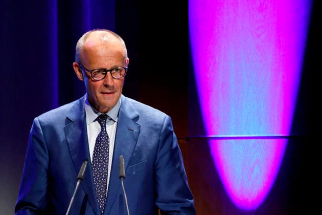 News Themen der Woche KW29 Bundeskanzler Friedrich Merz (CDU) bei seinem Besuch anlässlich der Eröffnung der Adenauer School of Government (ASG) an der Universität Köln. Die Institution soll künftige Entscheidungsträger ausbilden. Köln, 13.07.2026 NRW Deutschland *** Chancellor Friedrich Merz of the CDU during his visit to the opening of the Adenauer School of Government (ASG) at the University of Cologne. The institution is intended to train future decision-makers. Cologne, July 13, 2026, North Rhine-Westphalia, Germany Copyright: xChristophxHardtx