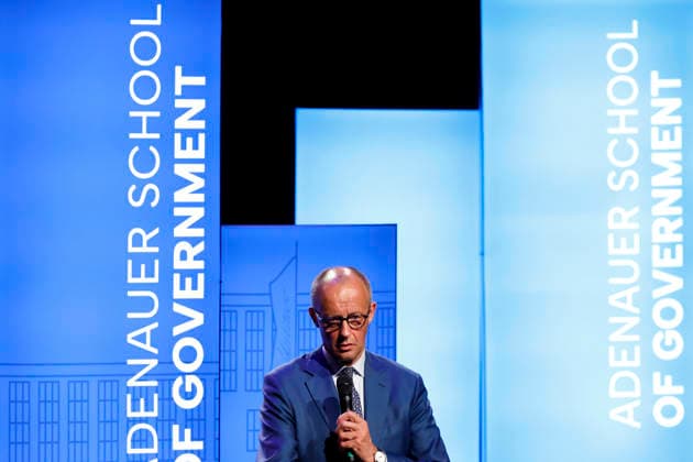 Bundeskanzler Friedrich Merz (CDU) bei seinem Besuch anlässlich der Eröffnung der Adenauer School of Government (ASG) an der Universität Köln. Die Institution soll künftige Entscheidungsträger ausbilden. Köln, 13.07.2026 NRW Deutschland *** Chancellor Friedrich Merz of the CDU during his visit to the opening of the Adenauer School of Government (ASG) at the University of Cologne. The institution is intended to train future decision-makers. Cologne, July 13, 2026, North Rhine-Westphalia, Germany Copyright: xChristophxHardtx