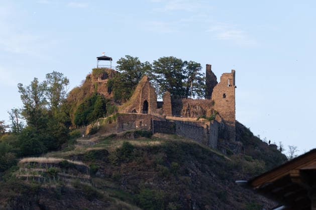 tagesthemen live aus Altenahr Burg Are - Zum fünften Jahrestag der Ahrtalflut senden die ARD-tagesthemen live aus Altenahr im Kreis Ahrweiler. Moderator Ingo ZAMPERONI geht auf Spurensuche und blickt auf die Flutkatastrophe zurück, bei der 135 Menschen starben. Auch der Wiederaufbau in NRW und Rheinland-Pfalz ist Thema. Altenahr Rheinland-Pfalz Deutschland *** Tagesthemen Live from Altenahr, Burg Are To mark the fifth anniversary of the Ahr Valley flood, ARD’s Tagesthemen is broadcasting live from Altenahr in the district of Ahrweiler. Host Ingo ZAMPERONI sets out to uncover the story and looks back on the flood disaster, in which 135 people died. The program will also cover reconstruction efforts in North Rhine-Westphalia and Rhinel Copyright: xMarcxJohnx