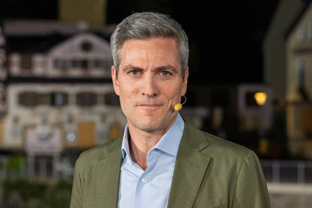 tagesthemen live aus Altenahr Zum fünften Jahrestag der Ahrtalflut senden die ARD-tagesthemen live aus Altenahr im Kreis Ahrweiler. Moderator Ingo ZAMPERONI geht auf Spurensuche und blickt auf die Flutkatastrophe zurück, bei der 135 Menschen starben. Auch der Wiederaufbau in NRW und Rheinland-Pfalz ist Thema. Altenahr Rheinland-Pfalz Deutschland *** Tagesthemen Live from Altenahr To mark the fifth anniversary of the Ahr Valley flood, ARD’s Tagesthemen is broadcasting live from Altenahr in the district of Ahrweiler. Host Ingo ZAMPERONI sets out to uncover the story and looks back on the flood disaster, in which 135 people died. The reconstruction efforts in North Rhine-Westphalia and Rhineland-Palatinate will also be covered. Altenahr Copyright: xMarcxJohnx