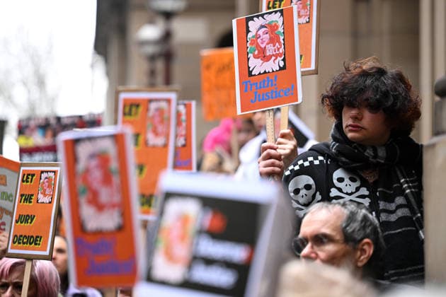 MARAT GANIEV COURT, Supporters of Isla Bell gather outside the Supreme Court of Victoria in Melbourne, Tuesday, July 14, 2026. ( NO ARCHIVING MELBOURNE VICTORIA AUSTRALIA  Copyright: xJAMESxROSSx 20260714127887827996