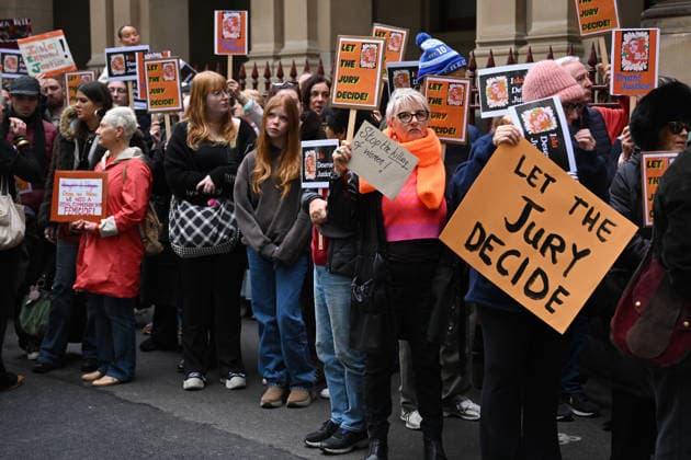 MARAT GANIEV COURT, Supporters of Isla Bell gather outside the Supreme Court of Victoria in Melbourne, Tuesday, July 14, 2026. ( NO ARCHIVING MELBOURNE VICTORIA AUSTRALIA  Copyright: xJAMESxROSSx 20260714127593078038