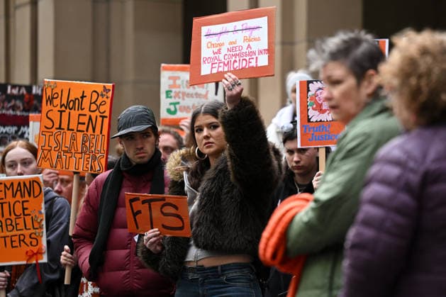 MARAT GANIEV COURT, Supporters of Isla Bell gather outside the Supreme Court of Victoria in Melbourne, Tuesday, July 14, 2026. ( NO ARCHIVING MELBOURNE VICTORIA AUSTRALIA  Copyright: xJAMESxROSSx 20260714148900164160