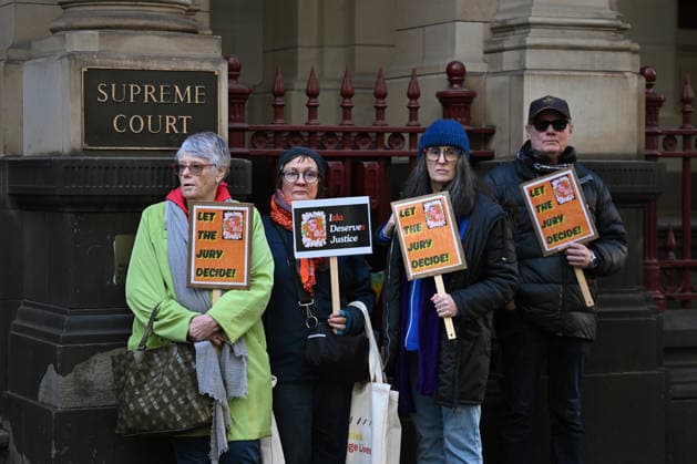 MARAT GANIEV COURT, Supporters of Isla Bell gather outside the Supreme Court of Victoria in Melbourne, Tuesday, July 14, 2026. ( NO ARCHIVING MELBOURNE VICTORIA AUSTRALIA  Copyright: xJAMESxROSSx 20260714187581069730