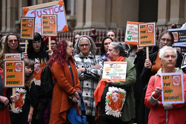 MARAT GANIEV COURT, Supporters of Isla Bell gather outside the Supreme Court of Victoria in Melbourne, Tuesday, July 14, 2026. ( NO ARCHIVING MELBOURNE VICTORIA AUSTRALIA  Copyright: xJAMESxROSSx 20260714127421338039