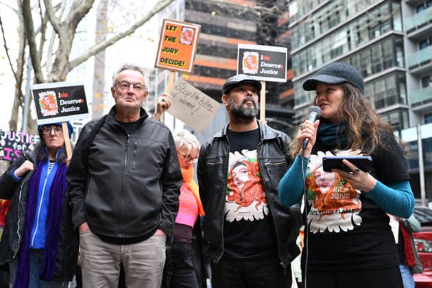 MARAT GANIEV COURT, (L-R) David Spokes, the grandfather of Isla Bell, Sean Ryan and Justine Spokes, the mother of Isla Bell address the crowd outside of the Supreme Court of Victoria in Melbourne, Tuesday, July 14, 2026. ( NO ARCHIVING MELBOURNE VICTORIA AUSTRALIA  Copyright: xJAMESxROSSx 20260714120448056234