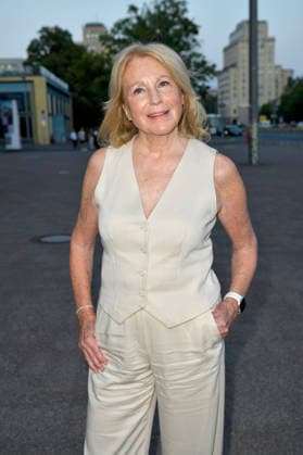 Maren Kroymann bei der Premiere des Dokumentarfilms Was haben wir gelacht im Kino International. Berlin, 13.07.2026 *** Maren Kroymann at the premiere of the documentary *Was haben wir gelacht* at Kino International in Berlin, July 13, 2026 Foto:xM.xBehrensx xFuturexImagex gelacht_berlin_6727