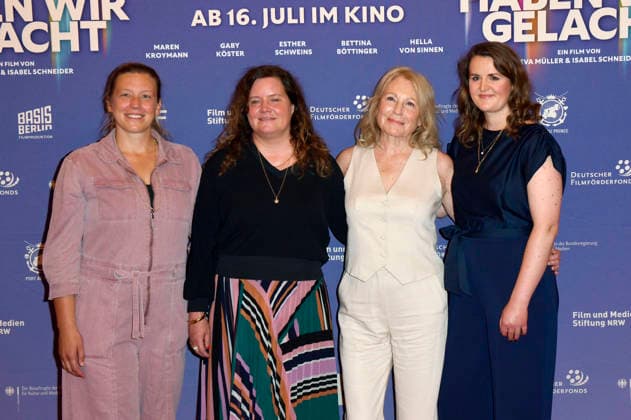Gast, Eva Müller, Maren Kroymann und Isabel Schneider bei der Premiere des Dokumentarfilms Was haben wir gelacht im Kino International. Berlin, 13.07.2026 *** Guest, Eva Müller, Maren Kroymann, and Isabel Schneider at the premiere of the documentary *Was haben wir gelacht* at Kino International in Berlin, July 13, 2026 Foto:xM.xBehrensx xFuturexImagex gelacht_berlin_6731