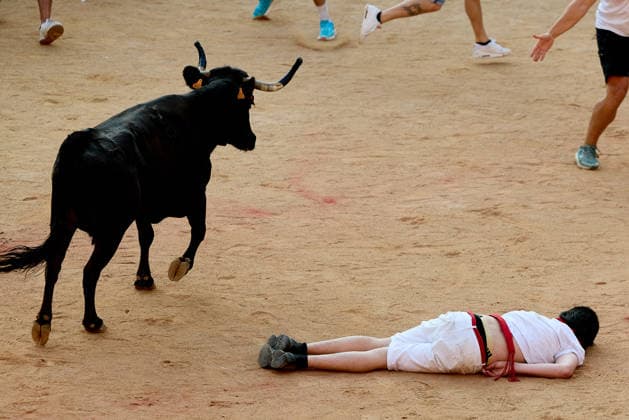 July 14, 2026, Pamplona, Navarre, Spain: People take part in the traditional encierro (bull-run) of the San Fermin Festival in Pamplona, Spain on July 14, 2026. The bull-running fiesta is held annually from 06 to 14 July in commemoration of the city s patron saint. Visitors from all over the world attend the festival. Many of them physically participate in the highlight event - the running of the bulls, or encierro - where they attempt to outrun the animals along a route through the narrow streets of Pamplona s old city. Pamplona Spain - ZUMAa206 20260714_zsp_a206_003 Copyright: xRubenxAlbarranx