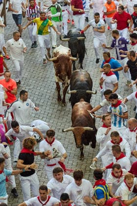 July 14, 2026, Pamplona, Navarre, Spain: People take part in the traditional encierro (bull-run) of the San Fermin Festival in Pamplona, Spain on July 14, 2026. The bull-running fiesta is held annually from 06 to 14 July in commemoration of the city s patron saint. Visitors from all over the world attend the festival. Many of them physically participate in the highlight event - the running of the bulls, or encierro - where they attempt to outrun the animals along a route through the narrow streets of Pamplona s old city. Pamplona Spain - ZUMAa206 20260714_zsp_a206_009 Copyright: xRubenxAlbarranx