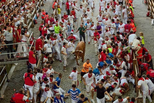 July 14, 2026, Pamplona, Navarre, Spain: People take part in the traditional encierro (bull-run) of the San Fermin Festival in Pamplona, Spain on July 14, 2026. The bull-running fiesta is held annually from 06 to 14 July in commemoration of the city s patron saint. Visitors from all over the world attend the festival. Many of them physically participate in the highlight event - the running of the bulls, or encierro - where they attempt to outrun the animals along a route through the narrow streets of Pamplona s old city. Pamplona Spain - ZUMAa206 20260714_zsp_a206_013 Copyright: xRubenxAlbarranx