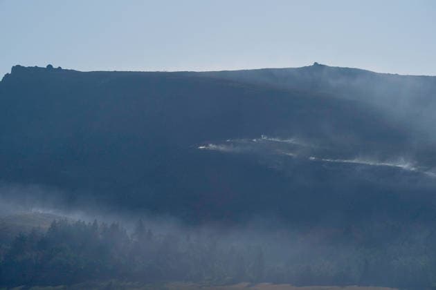 Firefighters battle moorland blaze near Dovestone Reservoir of Manchester SADDLESWORTH, UNITED KINGDOM - JULY 14: Firefighters tackle a moorland fire near Dovestone Reservoir in Saddlesworth, Manchester, United Kingdom on 14 July 2026. Loannis Alexopoulos Anadolu Manchester United Kingdom. Editorial use only. Please get in touch for any other usage.  Copyright: x2026xAnadoluxLoannisxAlexopoulosx