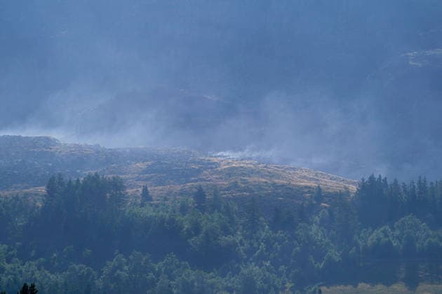 Firefighters battle moorland blaze near Dovestone Reservoir of Manchester SADDLESWORTH, UNITED KINGDOM - JULY 14: Firefighters tackle a moorland fire near Dovestone Reservoir in Saddlesworth, Manchester, United Kingdom on 14 July 2026. Loannis Alexopoulos Anadolu Manchester United Kingdom. Editorial use only. Please get in touch for any other usage.  Copyright: x2026xAnadoluxLoannisxAlexopoulosx