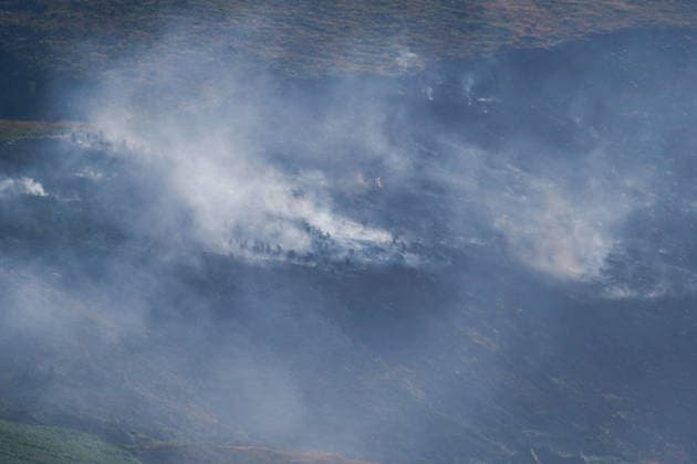 Firefighters battle moorland blaze near Dovestone Reservoir of Manchester SADDLESWORTH, UNITED KINGDOM - JULY 14: Firefighters tackle a moorland fire near Dovestone Reservoir in Saddlesworth, Manchester, United Kingdom on 14 July 2026. Loannis Alexopoulos Anadolu Manchester United Kingdom. Editorial use only. Please get in touch for any other usage.  Copyright: x2026xAnadoluxLoannisxAlexopoulosx