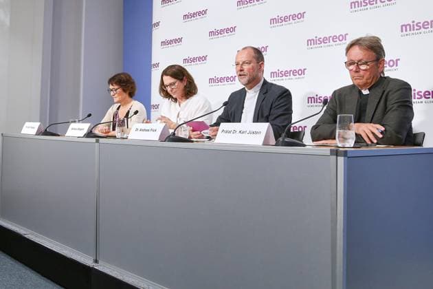 Berlin, Deutschland, 14.07.2026: Haus der Bundespressekonferenz: Jahresbilanzpressekonferenz: Einnahmen aus Spenden und öffentlichen Geldern Aktuelle Krisen und Herausforderungen: Erdbeben in Venezuela Folgen der Kriege und Konflikte in Nahost, Kongo und Sudan: L-R: Annette Ptassek, Barbara Wiegard, Andreas Frick und Karl Jüsten *** Berlin, Germany, July 14, 2026, Federal Press Conference Center, Annual Financial Report Press Conference, Revenue from Donations and Public Funds, Current Crises and Challenges, Earthquake in Venezuela, Consequences of the Wars and Conflicts in the Middle East, the Congo, and Sudan, L R Annette Ptassek, Barbara Wiegard, Andreas Frick, and Karl Jüsten Copyright: xdtsxNachrichtenagenturx dts_127644