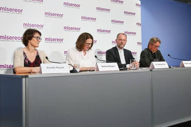 Berlin, Deutschland, 14.07.2026: Haus der Bundespressekonferenz: Jahresbilanzpressekonferenz: Einnahmen aus Spenden und öffentlichen Geldern Aktuelle Krisen und Herausforderungen: Erdbeben in Venezuela Folgen der Kriege und Konflikte in Nahost, Kongo und Sudan: L-R: Annette Ptassek, Barbara Wiegard, Andreas Frick und Karl Jüsten *** Berlin, Germany, July 14, 2026, Federal Press Conference Center, Annual Financial Report Press Conference, Revenue from Donations and Public Funds, Current Crises and Challenges, Earthquake in Venezuela, Consequences of the Wars and Conflicts in the Middle East, the Congo, and Sudan, L R Annette Ptassek, Barbara Wiegard, Andreas Frick, and Karl Jüsten Copyright: xdtsxNachrichtenagenturx dts_127646