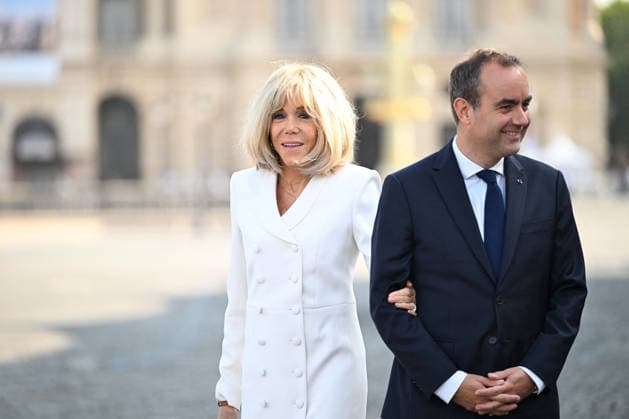 President Emmanuel Macron, Brigitte Macron, and officials at the July 14 military ceremony in Paris. Jeanne Accorsini, Pool Bestimage France. French Prime Minister Sébastien Lecornu speaks with French President Emmanuel Macron’s wife, Brigitte Macron, upon arrival for the annual Bastille Day military parade at the Place de la Concorde in Paris, France, on July 14, 2026 ACCORSINIJEANNE accorsini0005 Credit Jeanne Accorsini SIPA 2607141037 Paris, France  Copyright: xJeannexAccorsinix xPoolx xBestimagexJeannexAccorsinix xPoolx xBestimagex