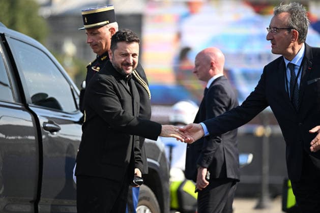 President Emmanuel Macron, Brigitte Macron, and officials at the July 14 military ceremony in Paris Jeanne Accorsini Pool Bestimage Ukrainian President Volodymyr Zelensky arrives for the annual Bastille Day military parade at the Place de la Concorde in Paris, France, on July 14, 2026 ACCORSINIJEANNE accorsini0018 Credit Jeanne Accorsini SIPA 2607141041 Paris France  Copyright: xJeannexAccorsinix xPoolx xBestimagexJeannexAccorsinix xPoolx xBestimagex